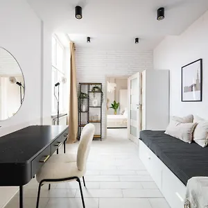 Stunning With Balcony Apartament